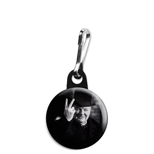 Winston Churchill Gives The "V" For Victory Sign In London On Lord... News Photo - Getty Images - Foto 2